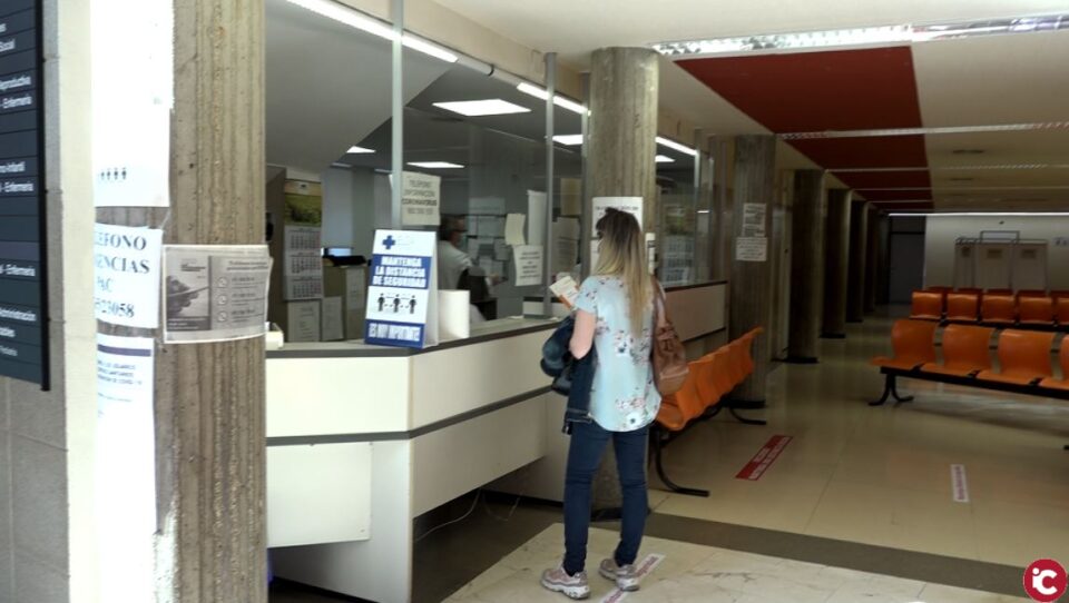 Conocemos el método para acceder al Centro de Salud y hablamos con las doctoras