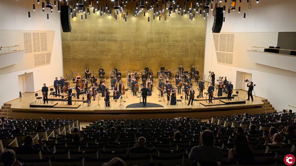 Más de 200 personas asisten al primer concierto sinfónico de España en época de coronavirus a cargo de ADDASimfònica