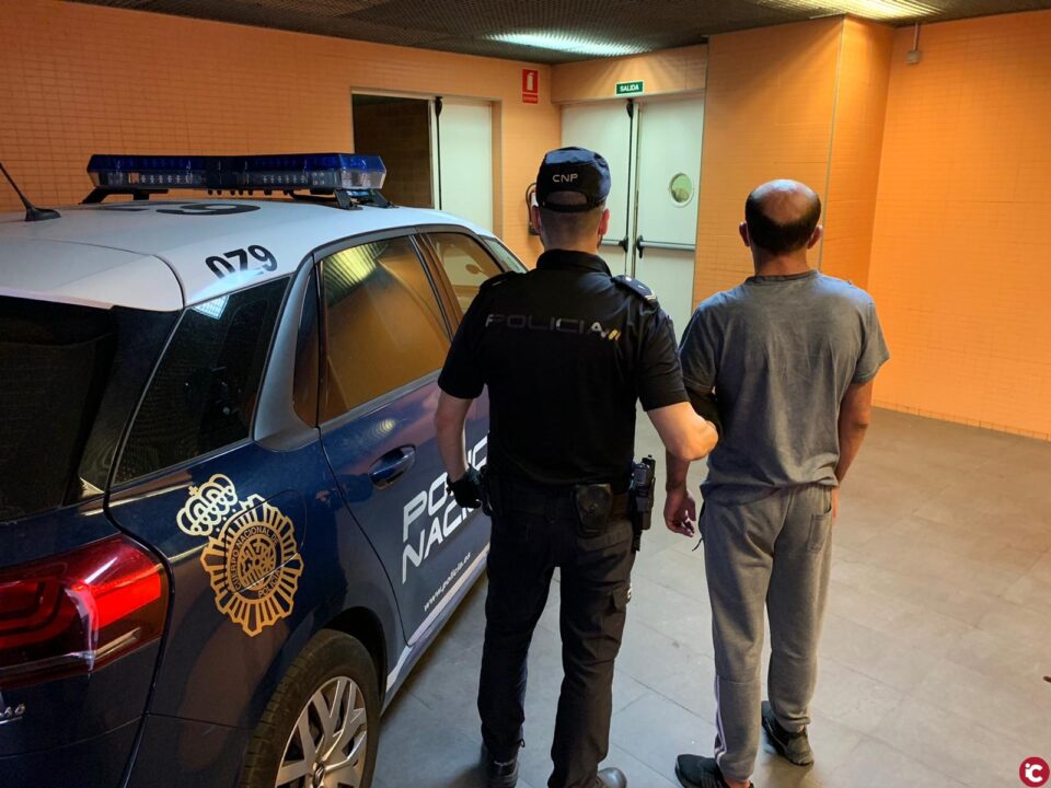 La Policía Nacional detiene al autor de ocho robos utilizando el método de la muleta