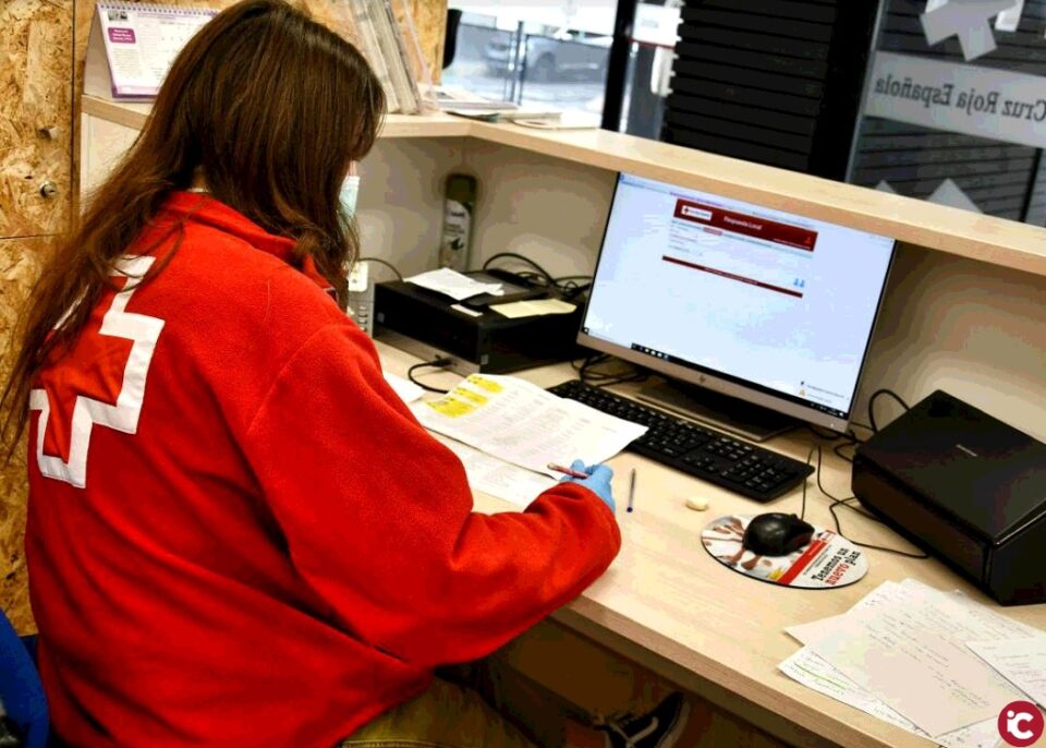 Desciende en un 42% el número de familias eldenses que solicitan alimentos a través de Cruz Roja