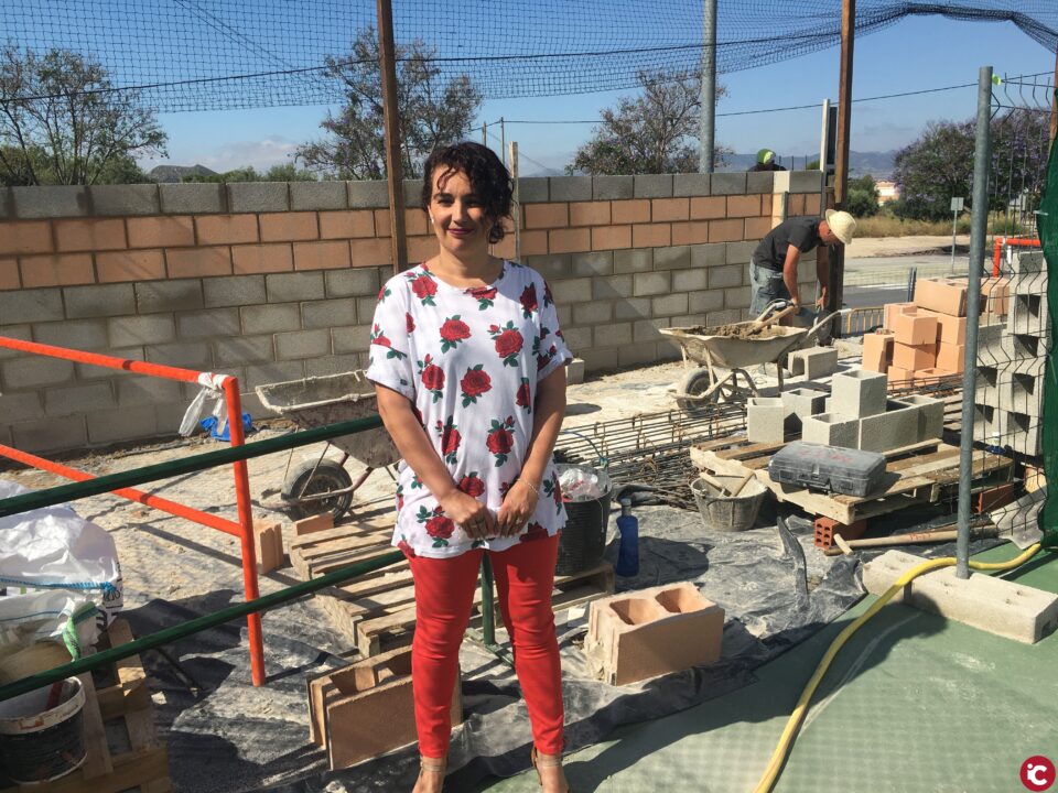 Deportes invierte 25.000 en el muro perimetral de las pistas de tenis del polideportivo