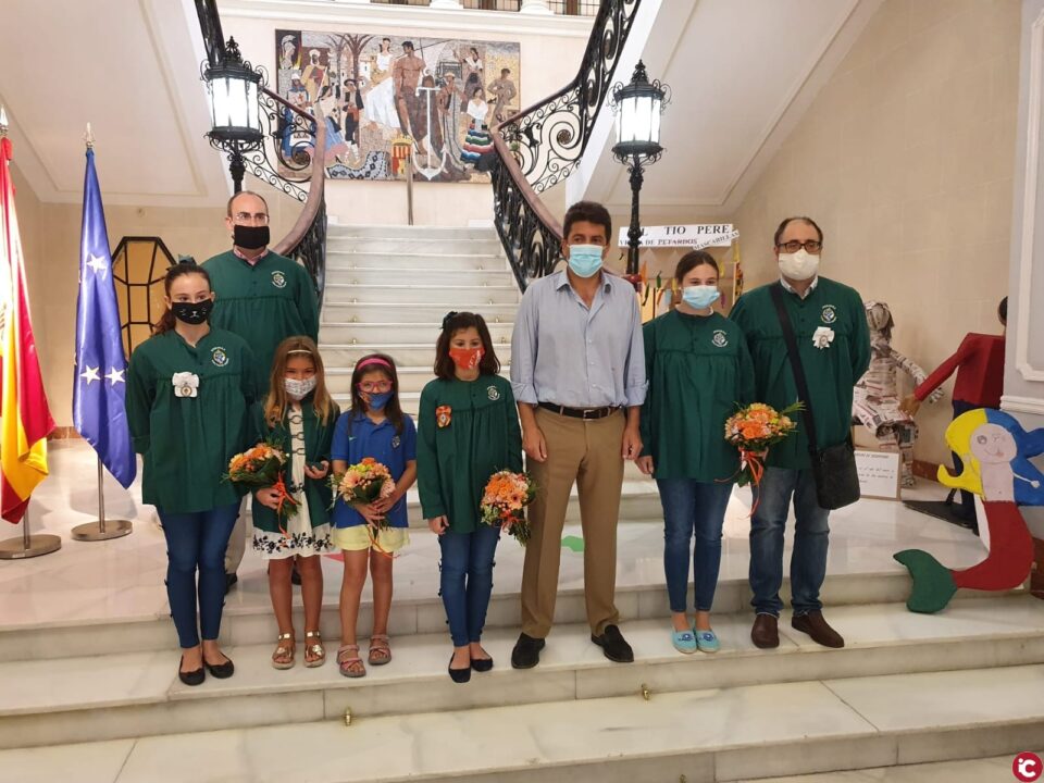 Carlos Mazón recibe al presidente y a las bellezas de la Hoguera Diputación-RENFE