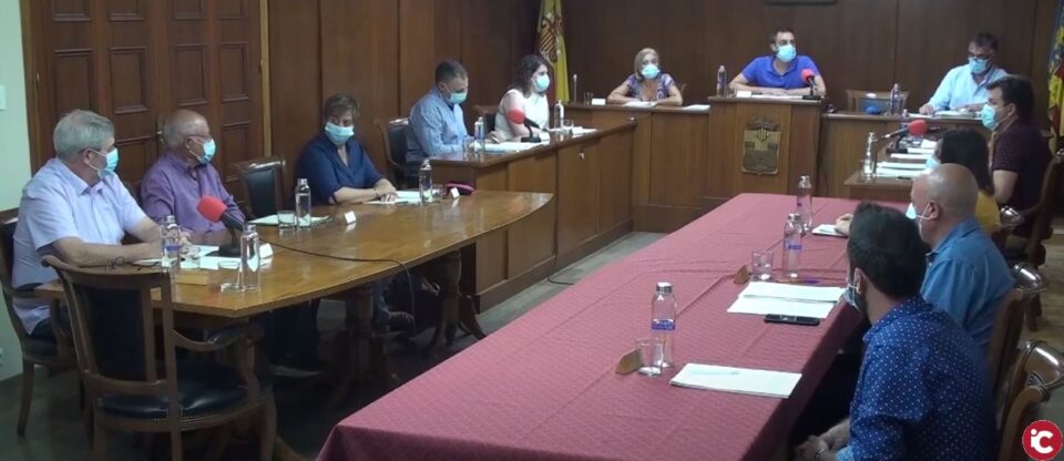 Dimiteixen dos regidors al plenari de Juny