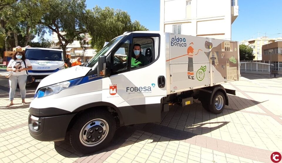 El Ayuntamiento de Elda y Fobesa continúan la renovación de la flota de limpieza y recogida de residuos con la incorporación de tres vehículos totalmente eléctricos