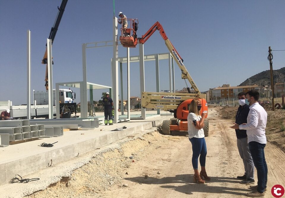 Comienza la instalación de las aulas prefabricadas que acogerán provisionalmente al IES Azorín a partir del próximo curso