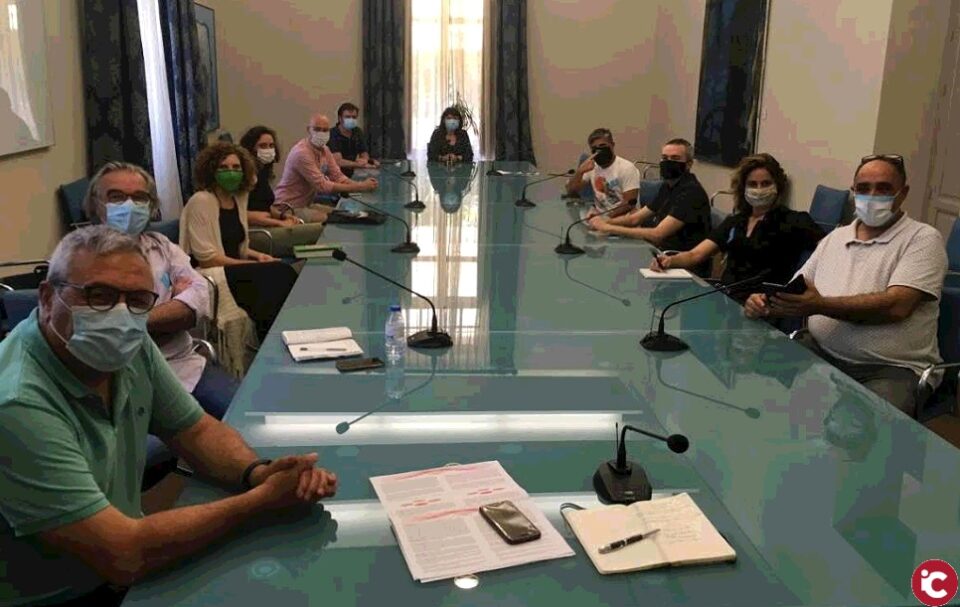 La Diputación estudia el desarrollo de un programa cultural en otoño de la mano del sector de las artes escénicas