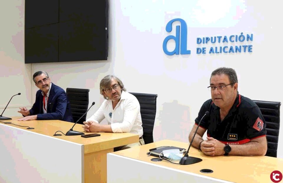 El Consorcio de Bomberos refuerza su servicio estival con otro helicóptero y más efectivos ante el aumento de alertas por altas temperaturas