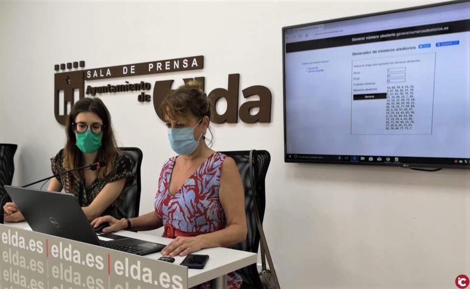 El Ayuntamiento de Elda ha sorteado esta mañana la distribución de los puestos del mercadillo en la calle Jaime Balmes y adyacentes