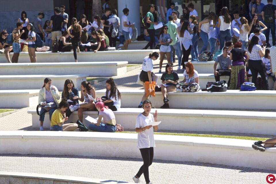 La pandèmia fa que la Universitat d'Alacant realitze la prova d'accés a la Universitat en setanta-set centres educatius distribuïts per la província