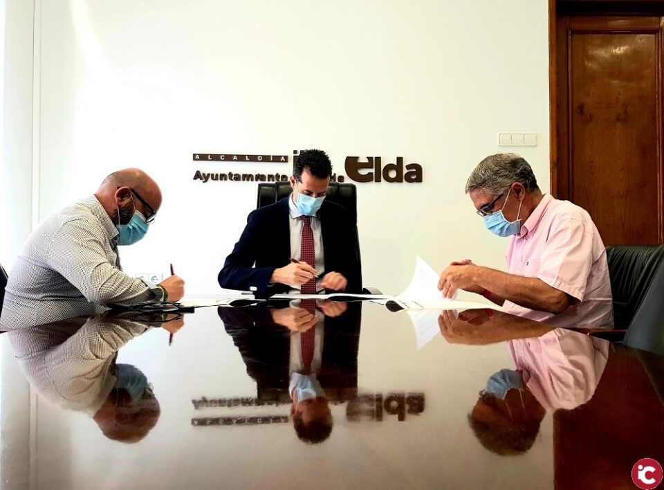 El Ayuntamiento de Elda firma el convenio de colaboración con el C.D. Eldense que incluye una subvención de 50.000 euros