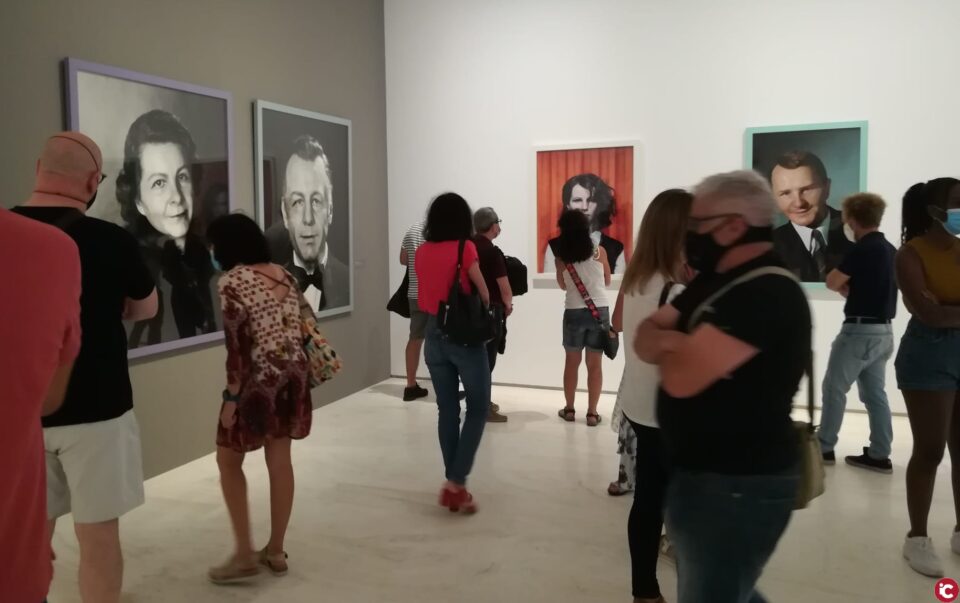 Las exposiciones de fotografía Desde mi balcón y Mírame centran la atención de los artistas de la imagen