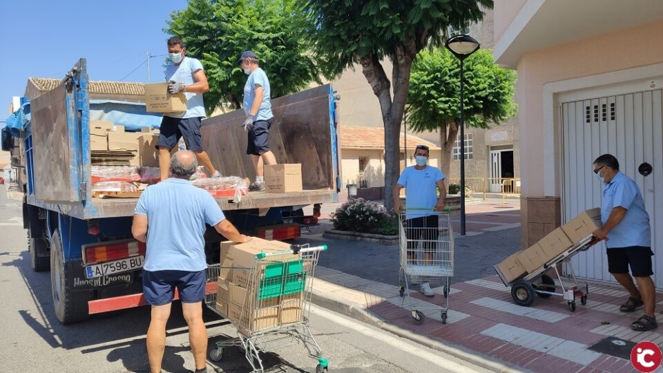 Más de 10 toneladas de alimentos han sido recepcionados y entregados a Cáritas Parroquial El Campello