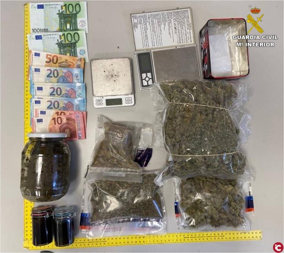 La Guardia Civil detiene en San Juan a tres personas por tráfico de drogas