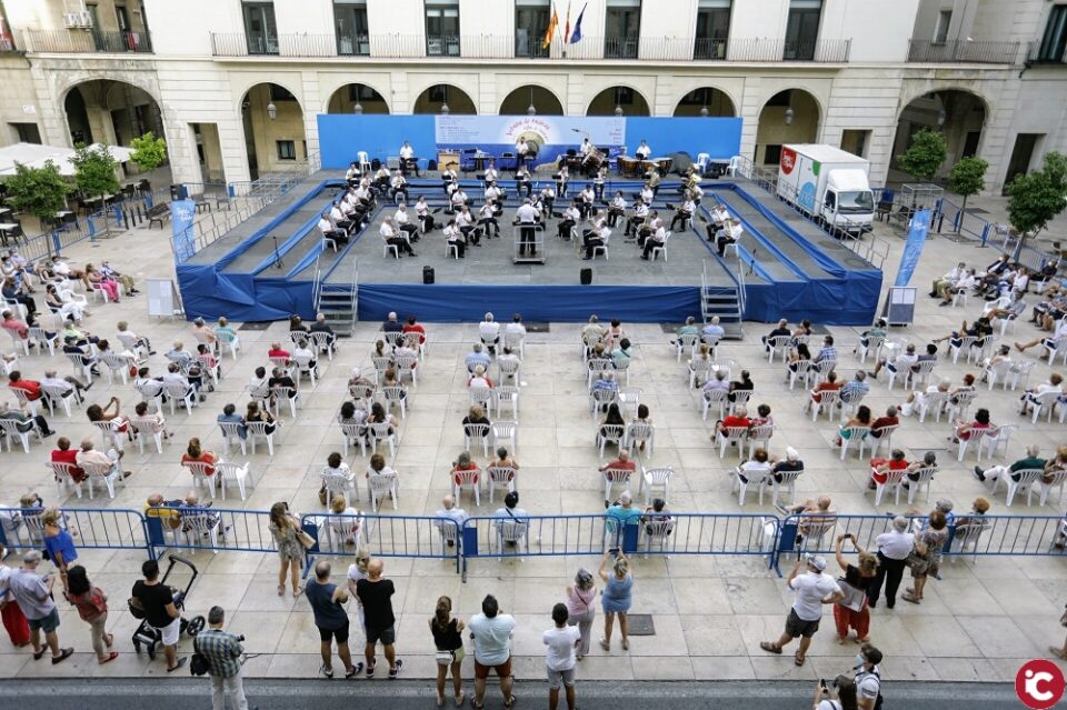 El concejal de Cultura recuerda la hazaña científica del médico alicantino Balmis en la apertura del concierto de la Banda a favor de los Cuerpos y Fuerzas de Seguridad del Estado