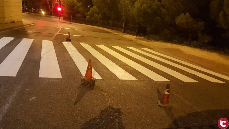 La Concejalía de Seguridad Ciudadana y Transporte retoma los trabajos de repintado de la ciudad en Avda. de Sax y Huerta Nueva