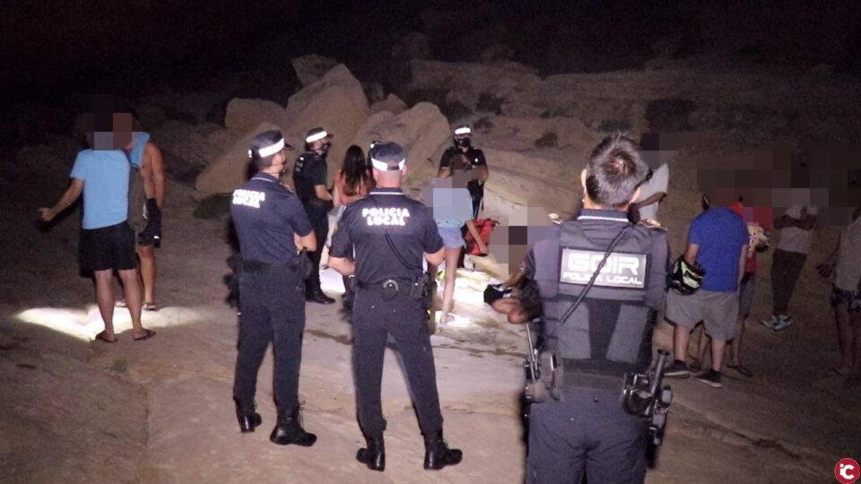 La Policía Local impone 129 denuncias por no llevar mascarillas el fin de semana en Alicante