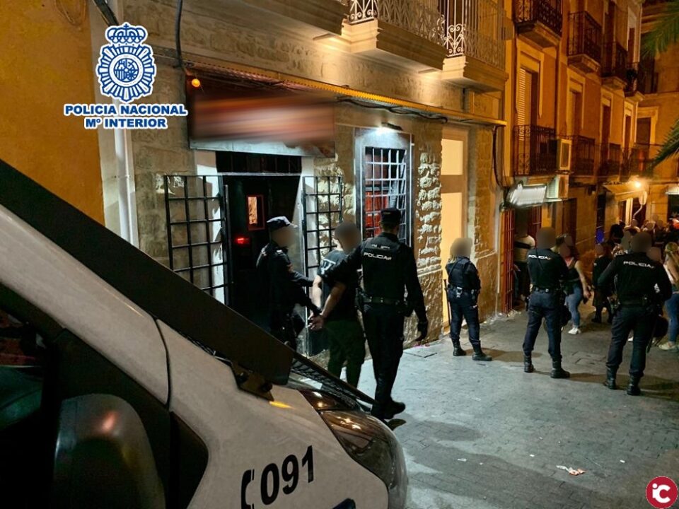 Detenidos por la Policía Nacional los autores de los robos de móviles cometidos en el Barrio