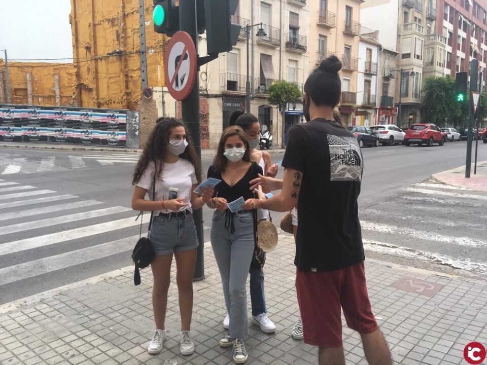 Els animadors de Joventut promocionen les activitats de la regidoria entre els joves