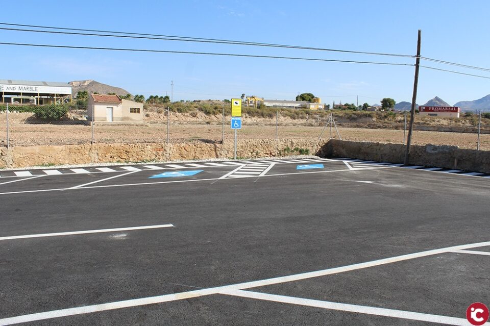 Finalizan las obras de adecuación del aparcamiento del Cementerio