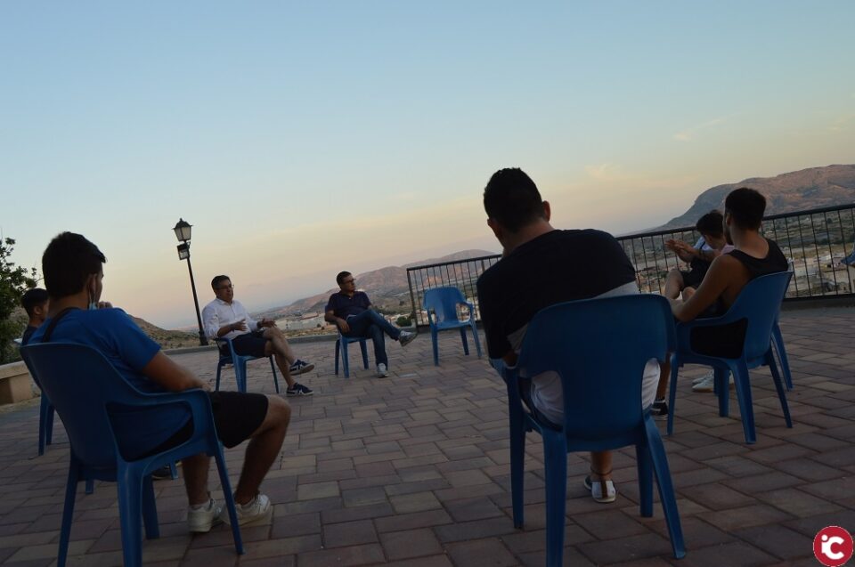 El ayuntamiento mantiene una primera toma de contacto para decidir sobre la celebración de las Danses del Rei Moro a final de año