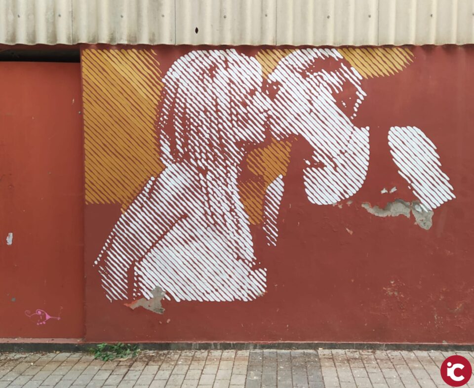 El artista ibense Fefeto repinta