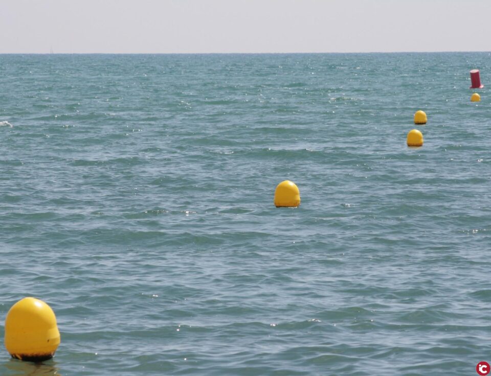 Finaliza el balizamiento de las playas de El Campello con boyas ecológicas