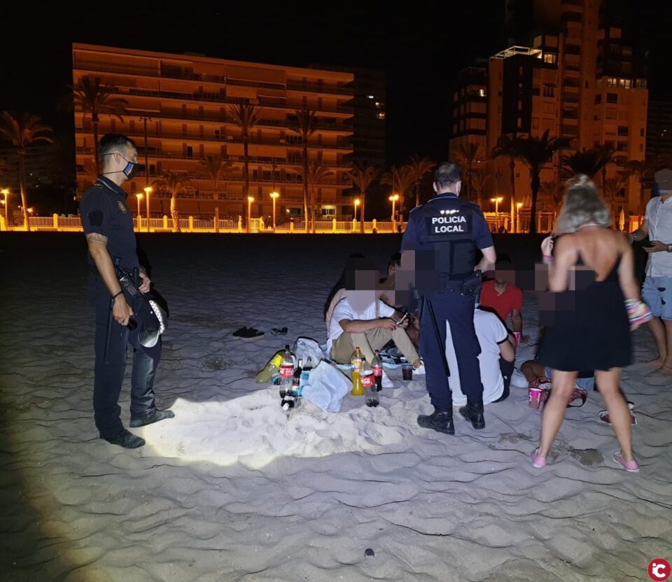 El Ayuntamiento establece máxima presión policial para hacer frente al Covid en Alicante y denuncia en una noche a 230 personas por no usar mascarilla y realizar botellón