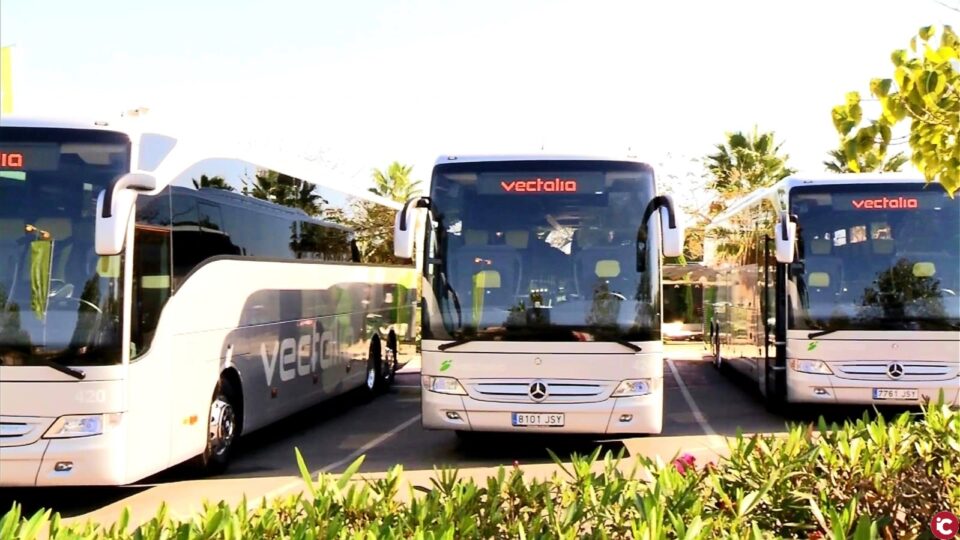 El Ayuntamiento de Elda intercede para que la empresa del transporte universitario devuelva el importe del bono correspondiente al periodo del servicio no prestado o prorrogar su validez