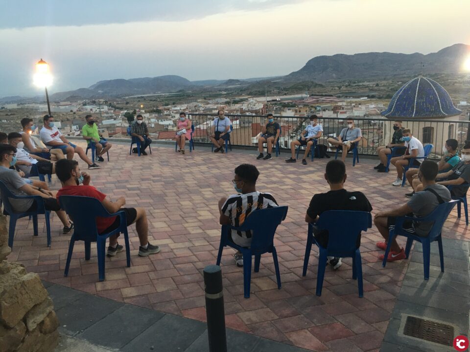 Acuerdo histórico de los danseros y naranjeros de 2020 para suspender las Danses del Rei Moro y celebrarlas el año que viene juntos