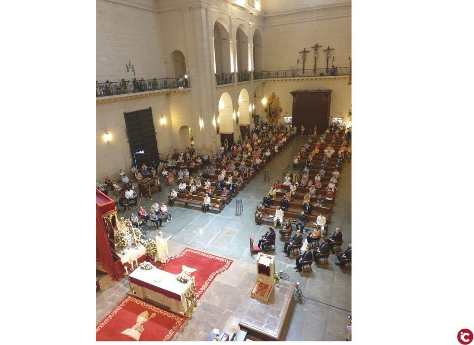 Bendición de los nuevos blusones de los portadores de la Virgen del Remedio