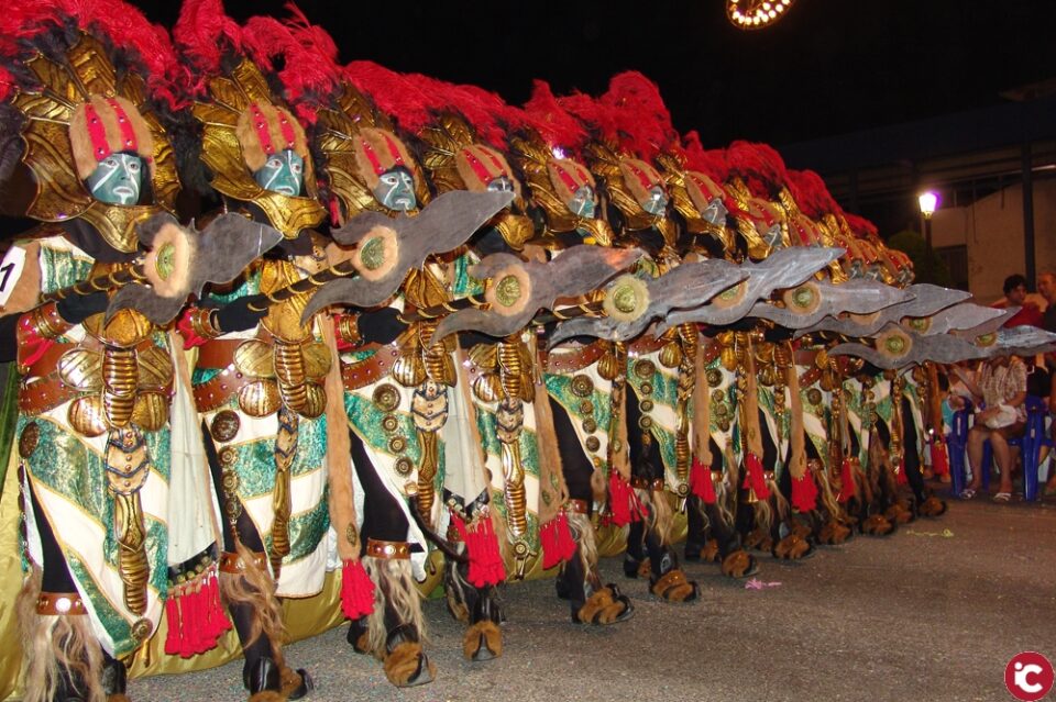 El Ayuntamiento se adhiere a la solicitud para declarar las Fiestas de Moros y Cristianos como bien de interés turístico