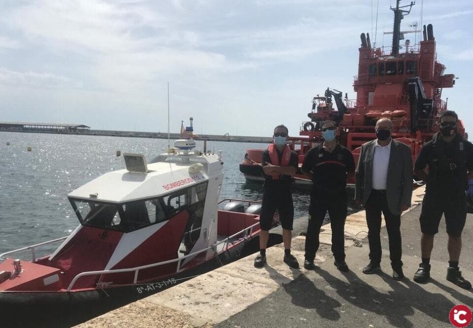 Los bomberos del Ayuntamiento de Alicante adquieren la mejor embarcación de extinción de incendios y rescates en el mar 'SPEIS II'
