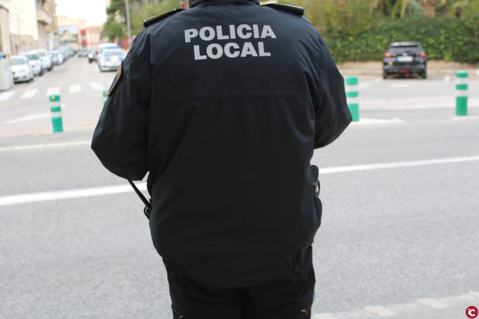 La Policía Local de Novelda detiene a dos personas por el robo de una sucursal bancaria de la localidad