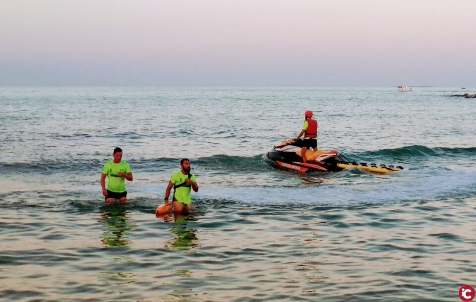 Providencial actuación de nuestros socorristas al rescatar a una niña herida por la hélice de un barco