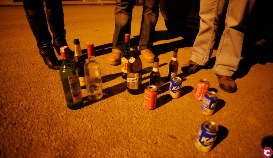La Policía Local cierra cinco locales de copas y ataja cuatro 'botellones' en las playas el primer día de aplicación de las nuevas medidas anti COVID 19