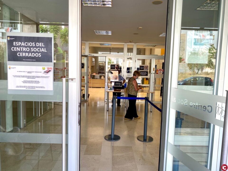 El Centro Social atiende presencialmente cientos de personas y telefónicamente miles de llamadas