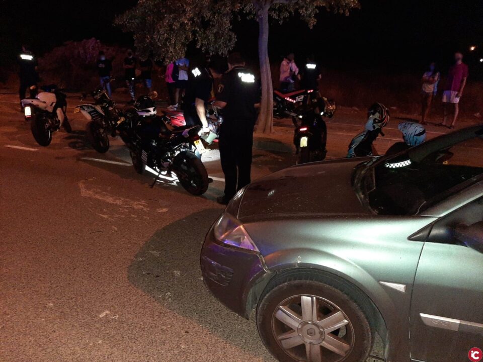 La Policía Local aborta una carrera de ciclomotores en la avenida de las Naciones que se salda con 20 denuncias y seis vehículos inmovilizados