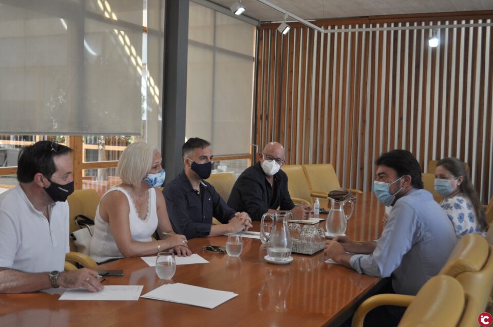 El Ayuntamiento respalda a las AMPAS ante el 'portazo' dado por la Conselleria de Educación