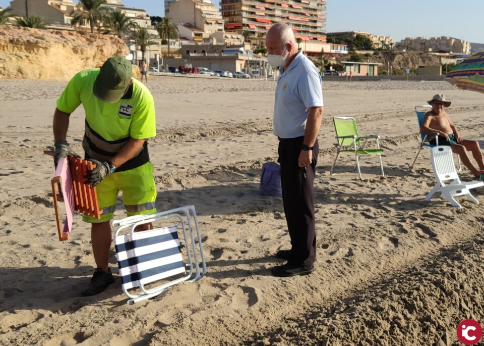 El dispositivo de retirada de enseres sin propietario en la playa de sus frutos