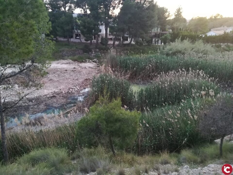 Los vecinos y vecinas del paraje monovero de Charco Amargo continúan denunciando los vertidos de aguas fecales