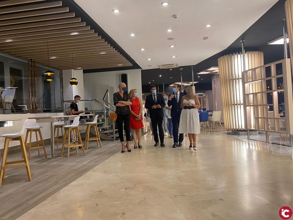 Alcalde y vicealcaldesa constatan que el turismo en Alicante aguanta mejor de lo esperado en los meses de verano pese al Covid