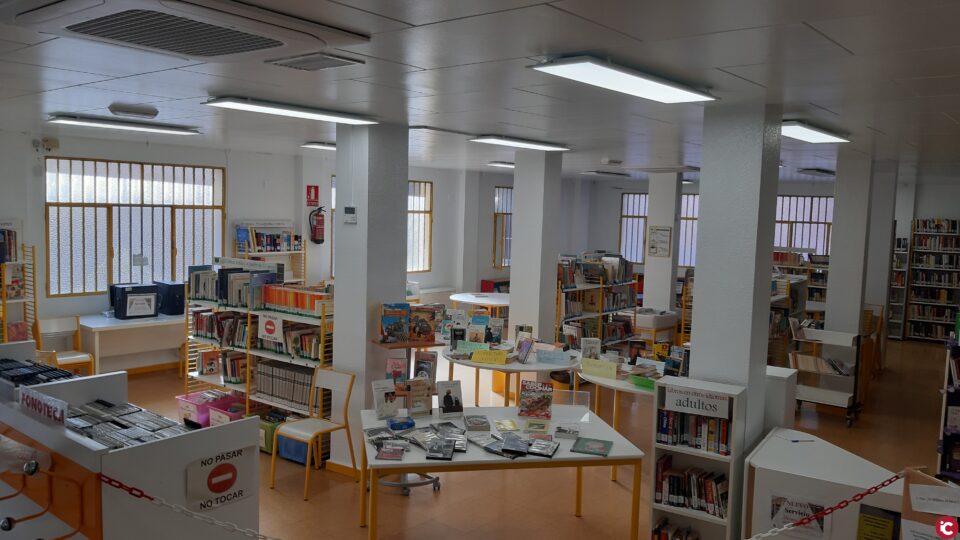 El Ayuntamiento termina el repintado integral de la biblioteca de La Paz y renueva su sistema de climatización