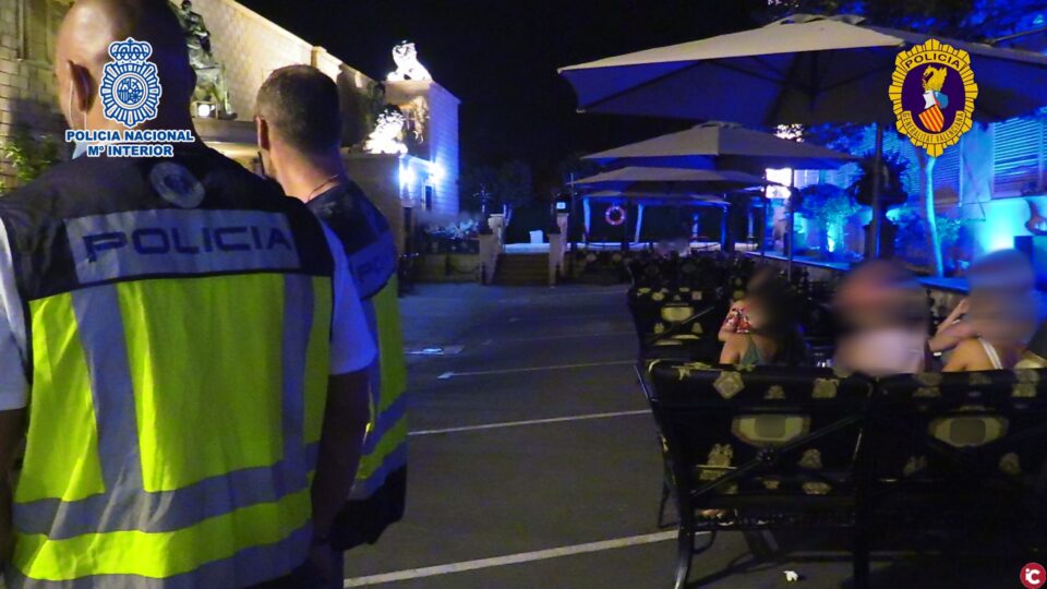 La Policía Nacional refuerza su dispositivo de control e inspección de establecimientos de ocio nocturno y locales de alterne en Alicante