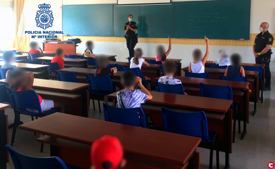La Policía Nacional comienza su dispositivo de vigilancia en centros educativos y activa su Plan Director para el inicio del curso escolar