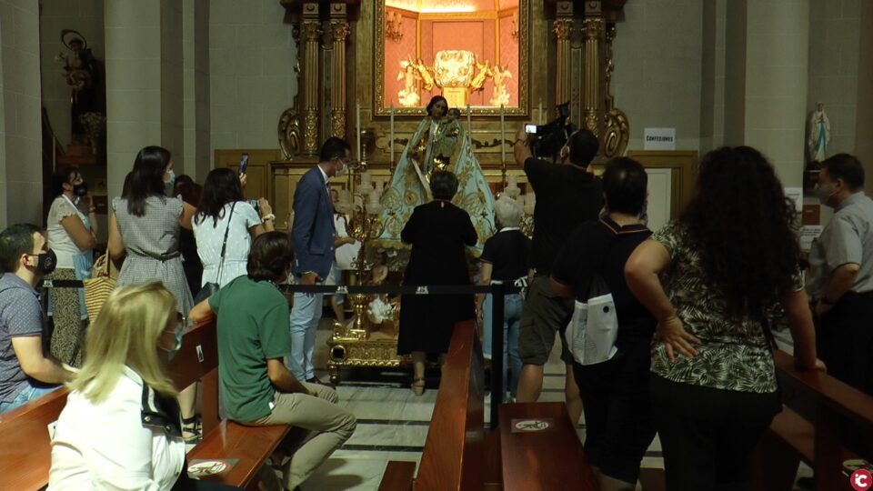 Las camareras visten a la Virgen de la Salud a puerta cerrada y Saluda a los Santos Patronos - Fiestas Mayores 06/09/2020