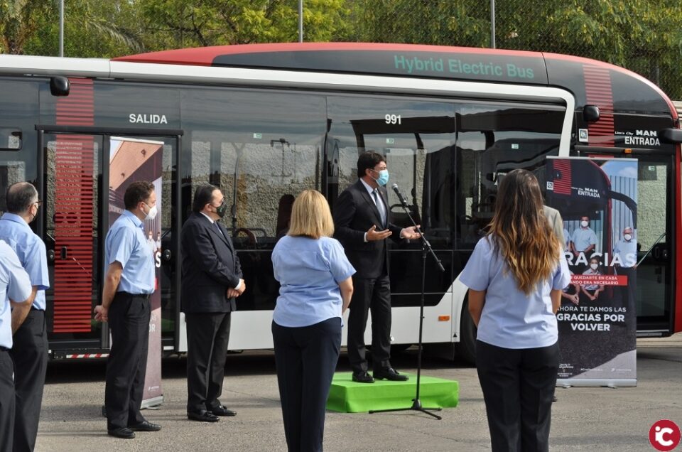El alcalde visita Masatusa y agradece a los trabajadores del transporte público colectivo de Alicante su trabajo durante la pandemia