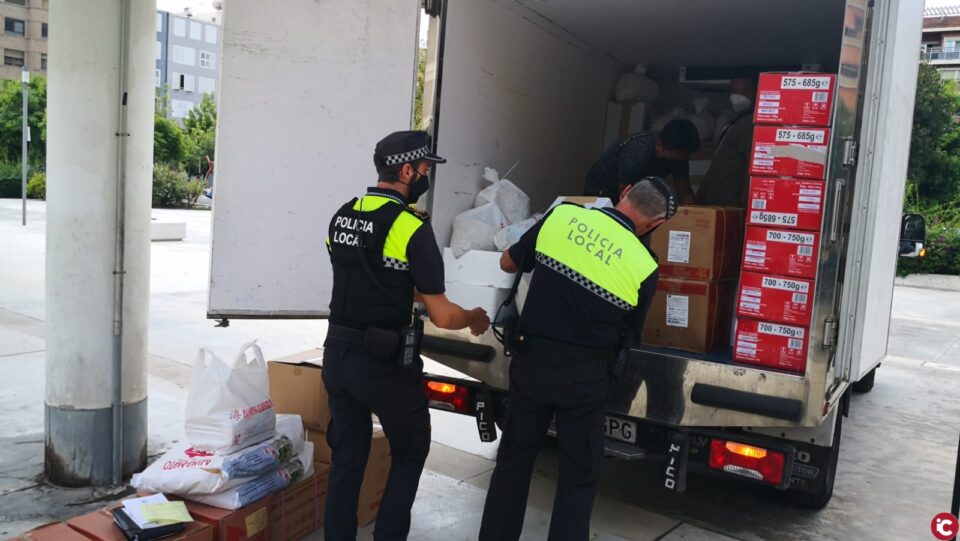La Policía Local decomisa 340 kg de alimentos ultracongelados en mal estado por romper la cadena de frio necesaria para conservarlos que iban a ser distribuidos en restaurantes de Alicante