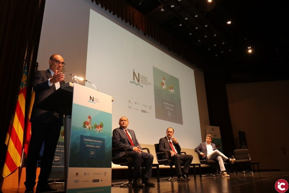 Manuel Palomar destaca la importància del coneixement i la investigació de la Universitat d'Alacant en el Congrés d'Inundacions a Oriola