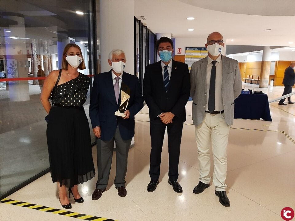 El alcalde de Alicante entrega el reconocimiento a la responsabilidad social corporativa a Esatur en los Premios Fundeun