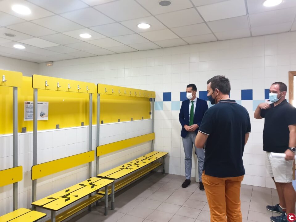 La Concejalía de Deportes ha reabierto hoy la Piscina Municipal Cubierta Nacho Gil con cita previa y aforo limitado